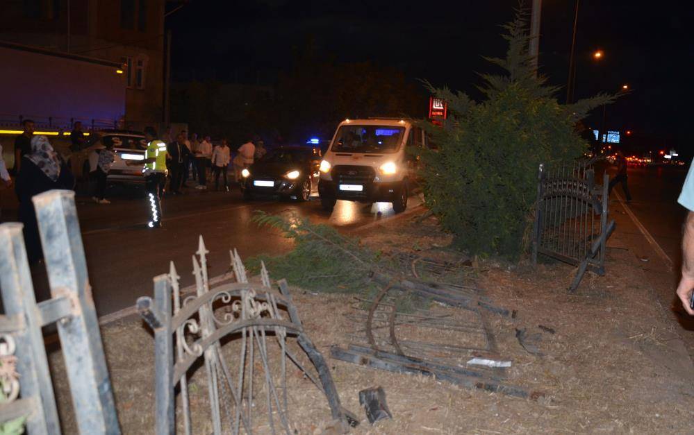 Düğün günü mutluluk yolunda kaza! Gelin ve nedimesi hastanelik oldu 6